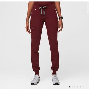 Figs Zamora Jogger scrubs in Burgundy